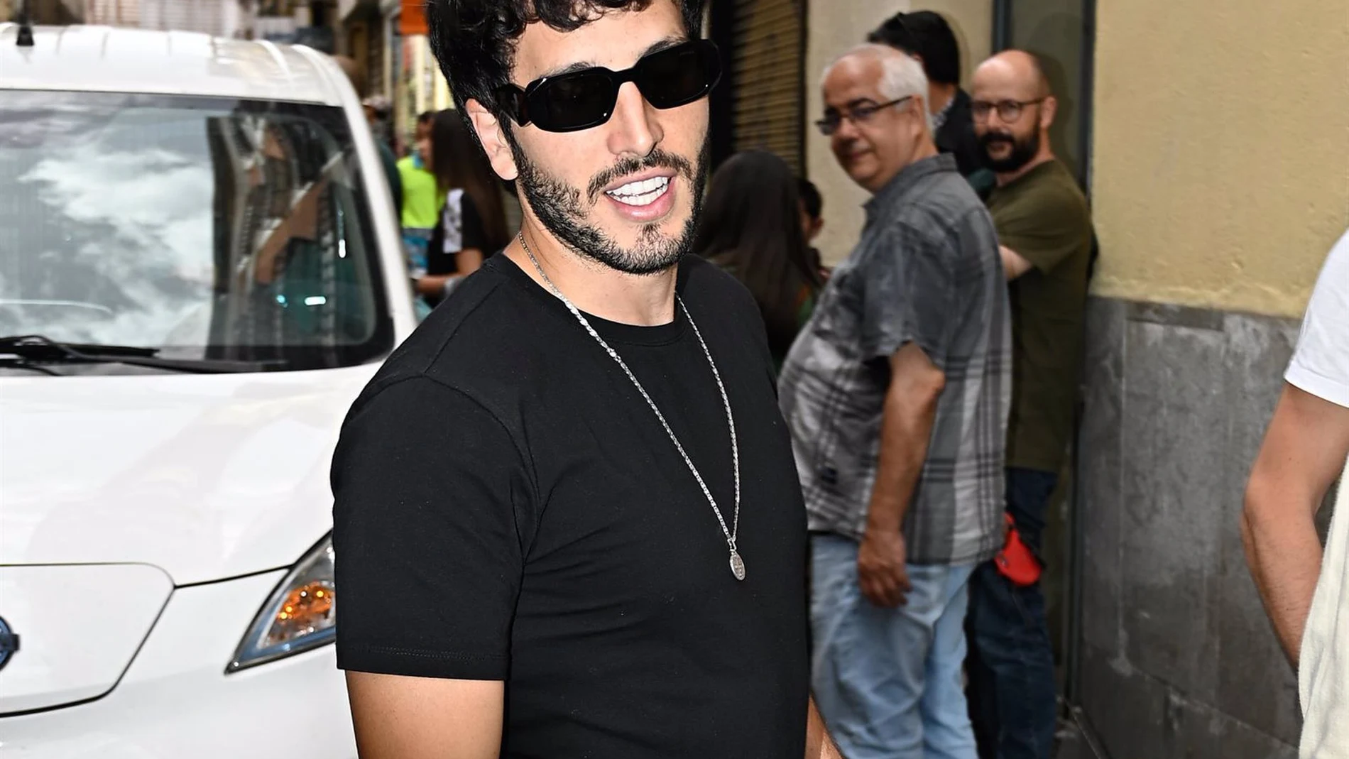 Sebastián Yatra confirma con una sonrisa su reconciliación con Aitana: "Estamos felices"