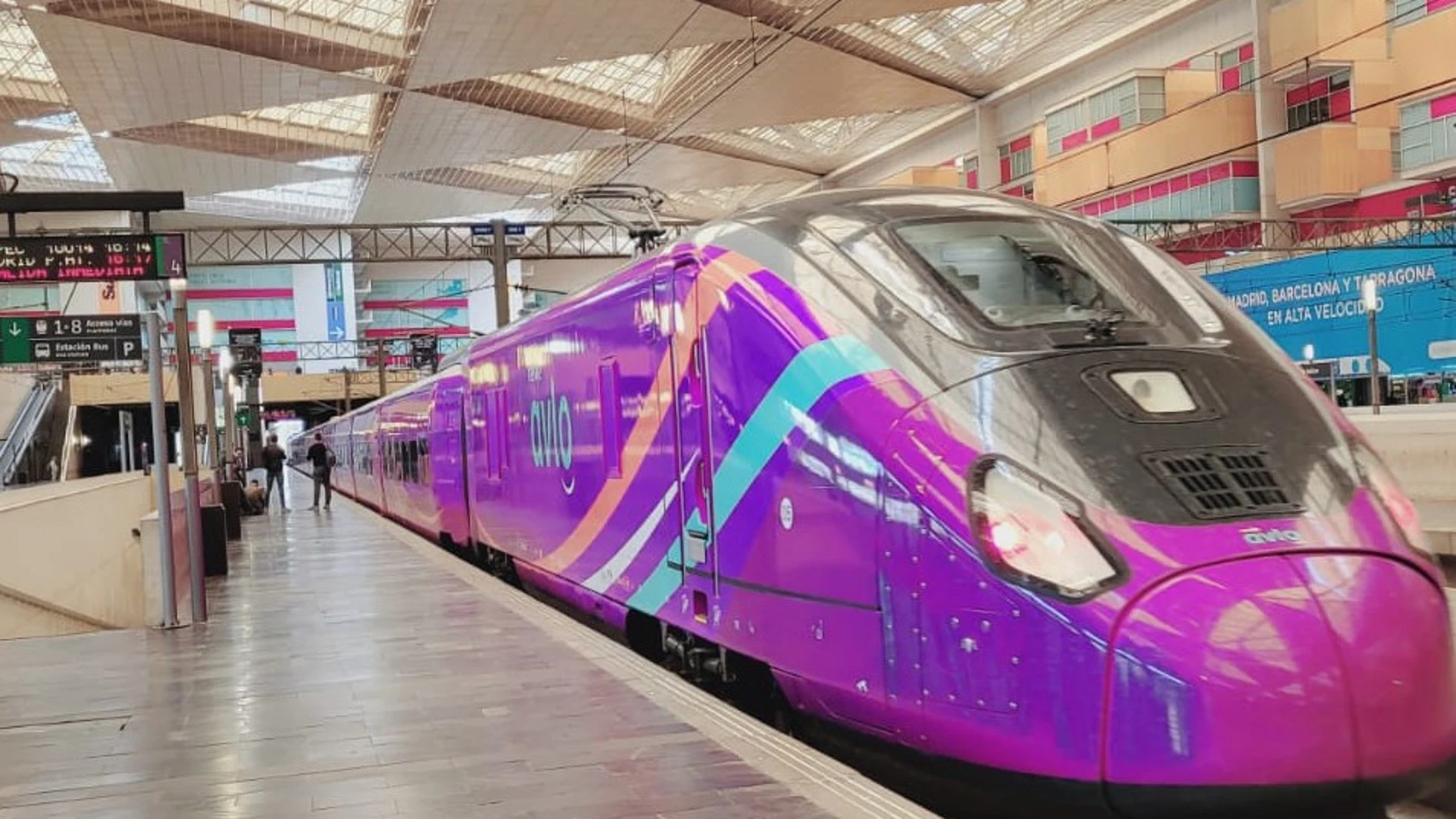 Los Avlo S106 tienen una capacidad de 581 plazas distribuidas en doce coches de viajeros. RENFE 09/05/2024