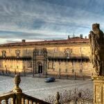 Fachada del Hostal de los Reyes Católicos, en la Plaza del Obradoiro de Santiago. 