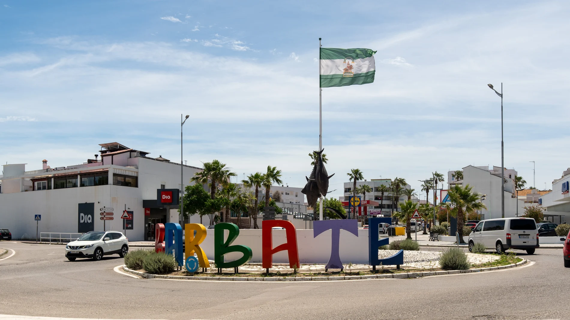 Los vecinos de Barbate muestran su hartazgo por la criminalización constante del pueblo