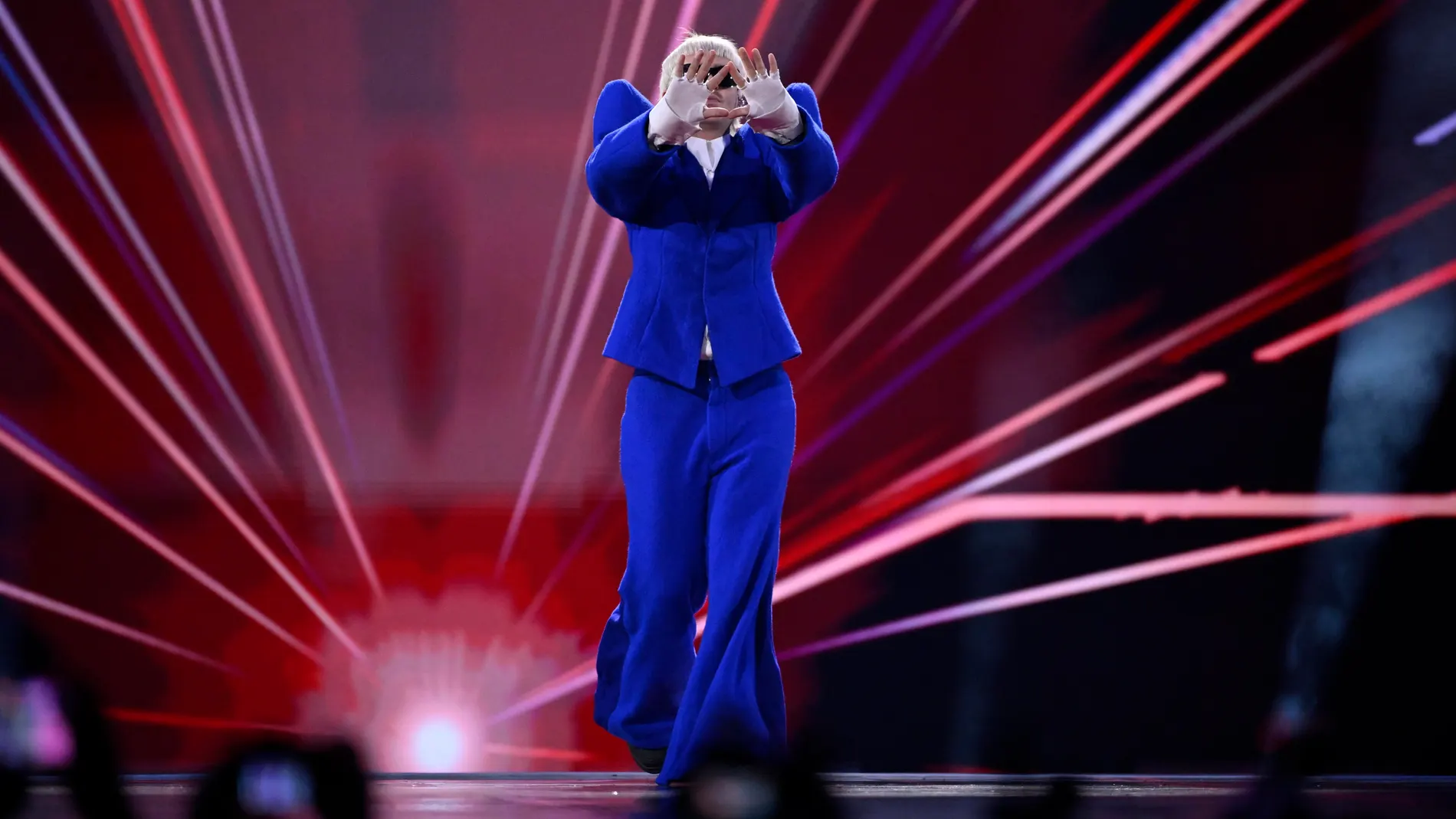 Malmo (Sweden), 10/05/2024.- Joost Klein representing the Netherlands with the song 'Europapa' performs on stage during the first dress rehearsal before the final of the 68th edition of the Eurovision Song Contest (ESC) at Malmo Arena, in Malmo, Sweden, 10 May 2024. The final of 2024 Eurovision Song Contest takes place on 11 May. (Países Bajos; Holanda, Suecia) EFE/EPA/JESSICA GOW SWEDEN OUT
