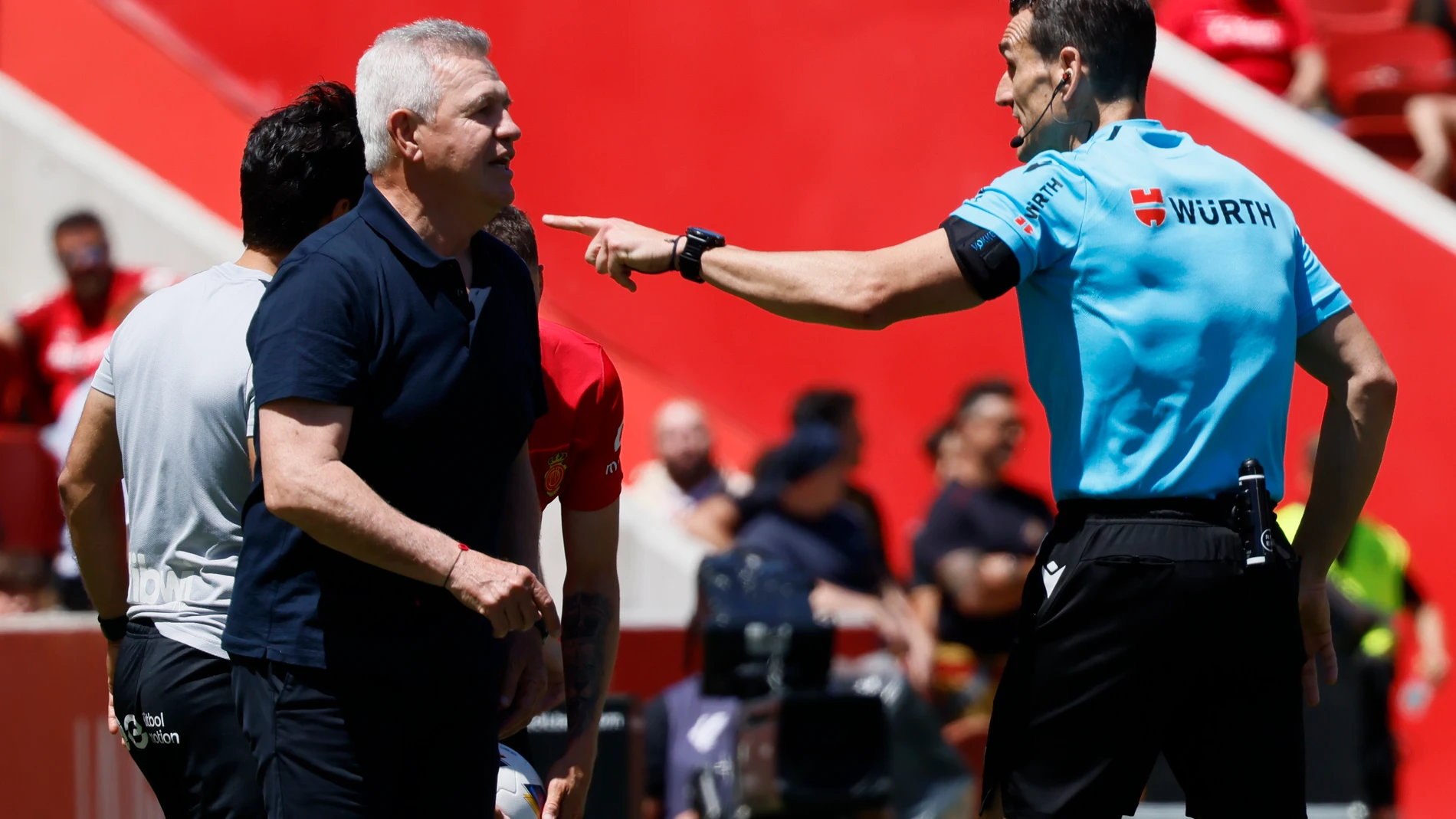 PALMA DE MALLORCA, 11/05/2024.-El entrenador mexicano del Mallorca Javier Aguirre, durante el partido de la jornada 35 de LaLiga entre el Real Mallorca y U.D Las Palmas, que se disputa este sábado en el estadio de Son Moix en Palma .- EFE/CATI CLADERA