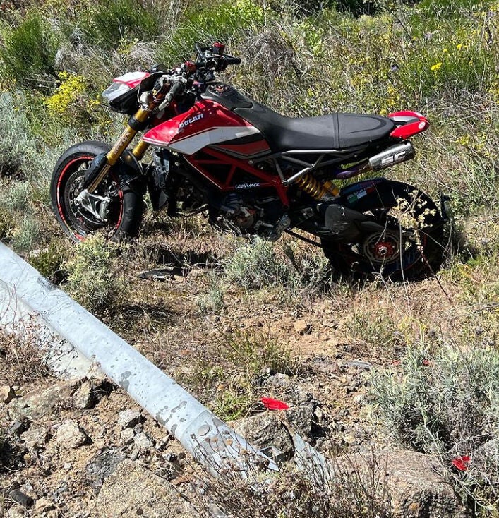 Imagen de la moto siniestrada de Miguel Herrán