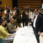 Salvador Illa votó en un colegio de La Roca del Vallès