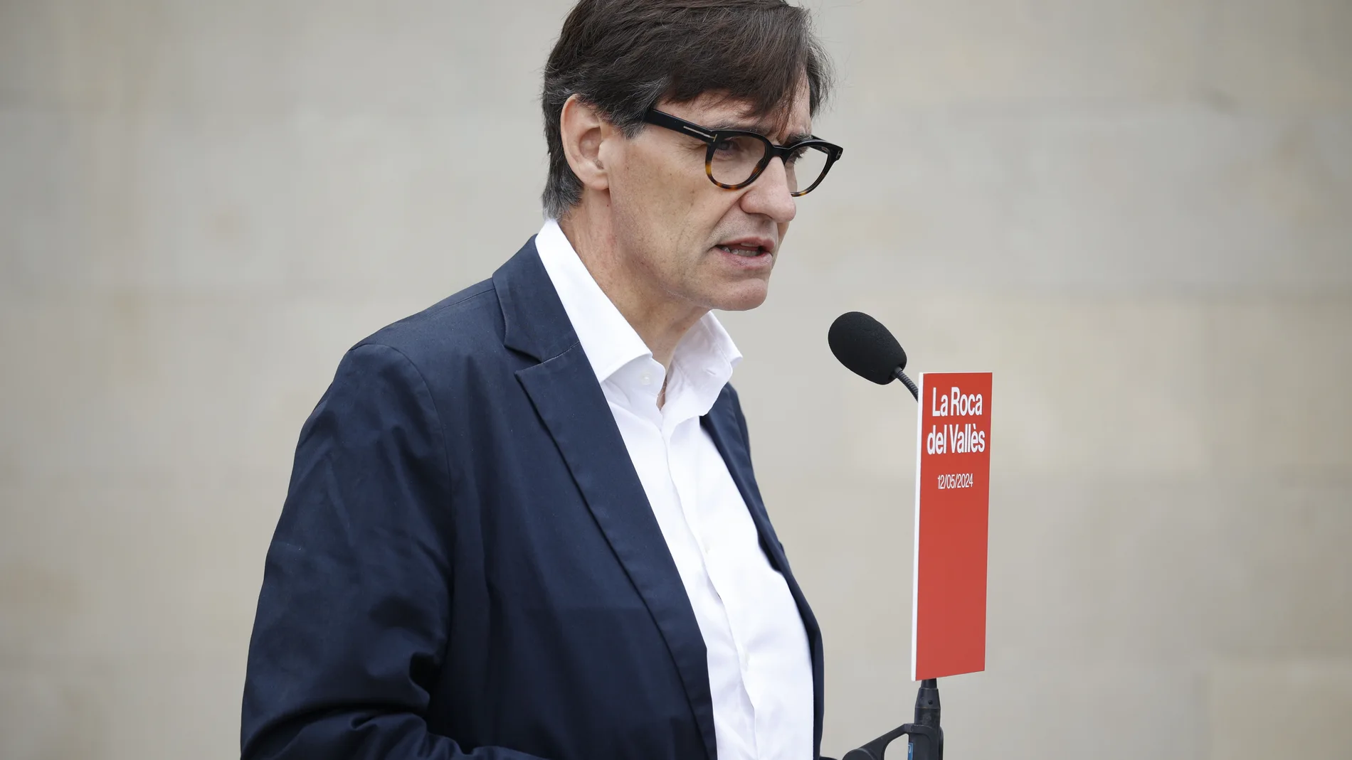 El líder del PSC y candidato del partido a la Presidencia de la Generalitat, Salvador Illa, interviene tras ejercer su derecho a voto en Centre Cívic La Roca, a 12 de mayo de 2024, en La Roca del Vallès, Barcelona, Catalunya (España). Casi seis millones de catalanes han sido llamados a las urnas hoy, 12 de mayo, para elegir a su nuevo presidente autonómico para los próximos cuatro años. Hay 135 escaños en juego, en la que será la XIV legislatura de Cataluña, por lo que los candidatos de los d...