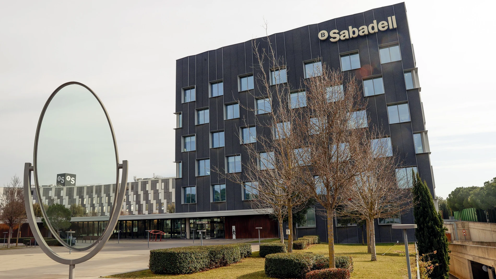 Vista de la sede corporativa del Banco Sabadell em Sant Cugat del Vallés (Barcelona).
