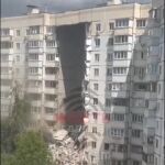 El enorme boquete que ha dejado un proyectil ucraniano en un bloque de edificios ruso