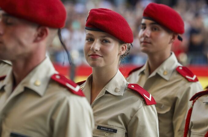 La Princesa Leonor vestida con el uniforme militar