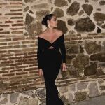 Vicky Martín Berrocal con vestido negro.