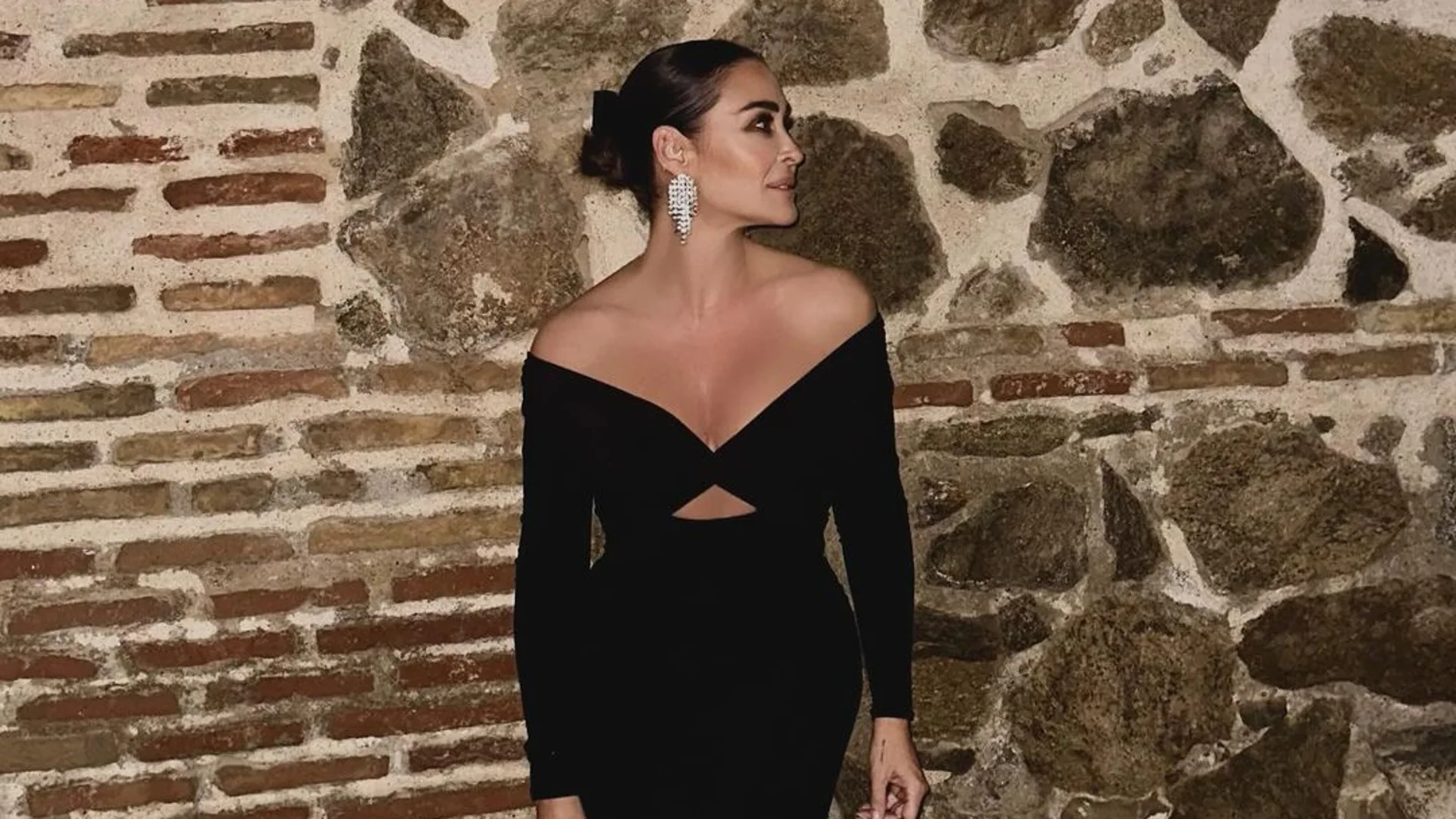 Vicky Martín Berrocal con vestido negro.