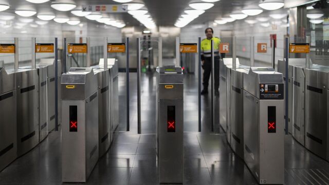 Entrada de la estación de Metro y Renfe de la Sagrera