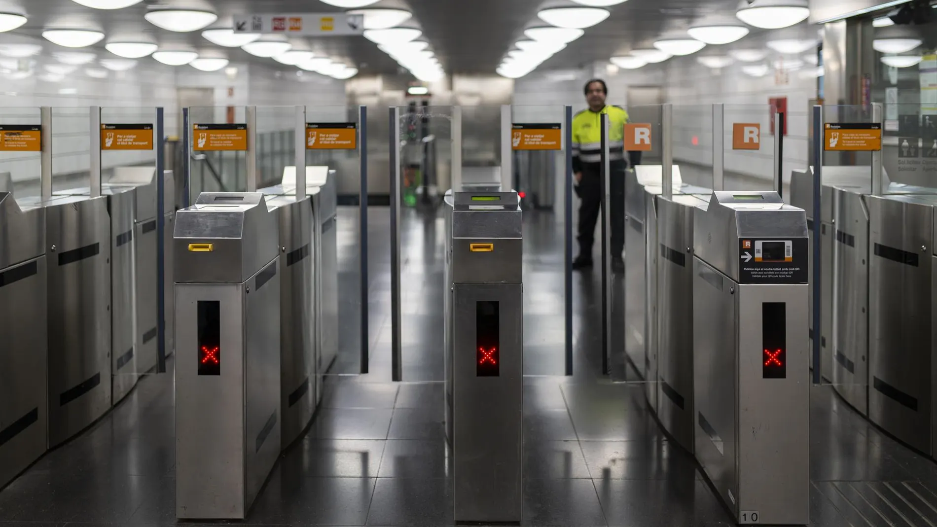 Entrada de la estación de Metro y Renfe de la Sagrera