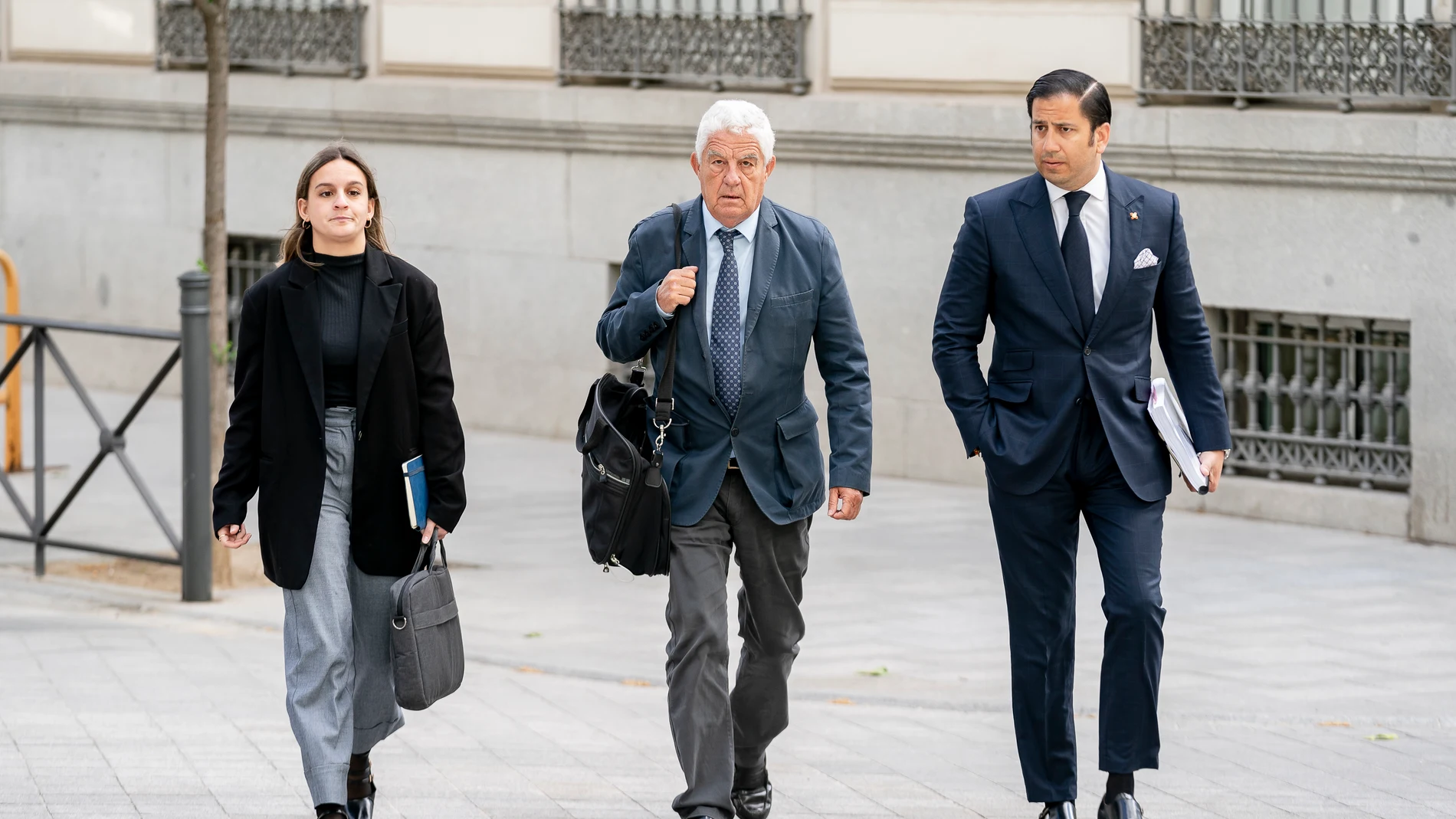 Abogados de Tsunami llegan a la Audiencia Nacional, a 14 de mayo de 2024, en Madrid (España). El juez de la Audiencia Nacional Manuel García Castellón toma declaración hoy como perjudicados en la causa sobre 'Tsunami Democràtic' a dos agentes de policía que sufrieron heridas de gravedad en los incidentes ocurridos el 18 de octubre de 2019 en la plaza de Urquinaona y Vía Laietana de Barcelona, tras conocerse la sentencia del 'procés'. 14 MAYO 2024;AN;TSUNAMI;POLICIAS A. Pérez Meca / Europa P...