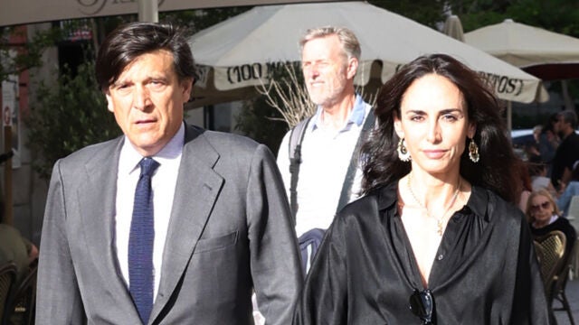Amparo Corsini a su llegada al Teatro Real.
