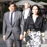 Amparo Corsini a su llegada al Teatro Real.