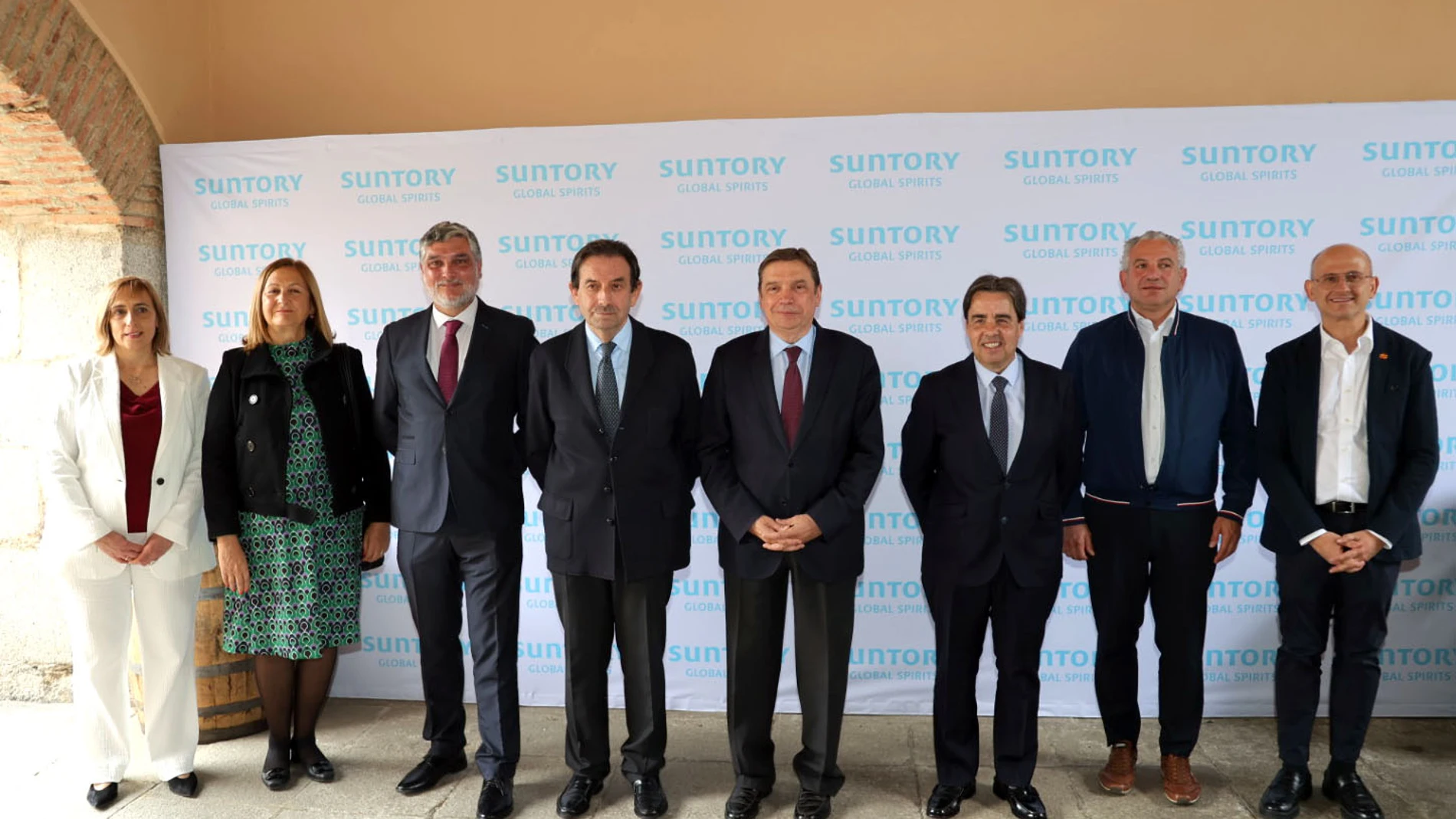 El ministro de Agricultura, Luis Planas, visita la destilería DYC con motivo del 65 aniversario de su emblemático whisky español