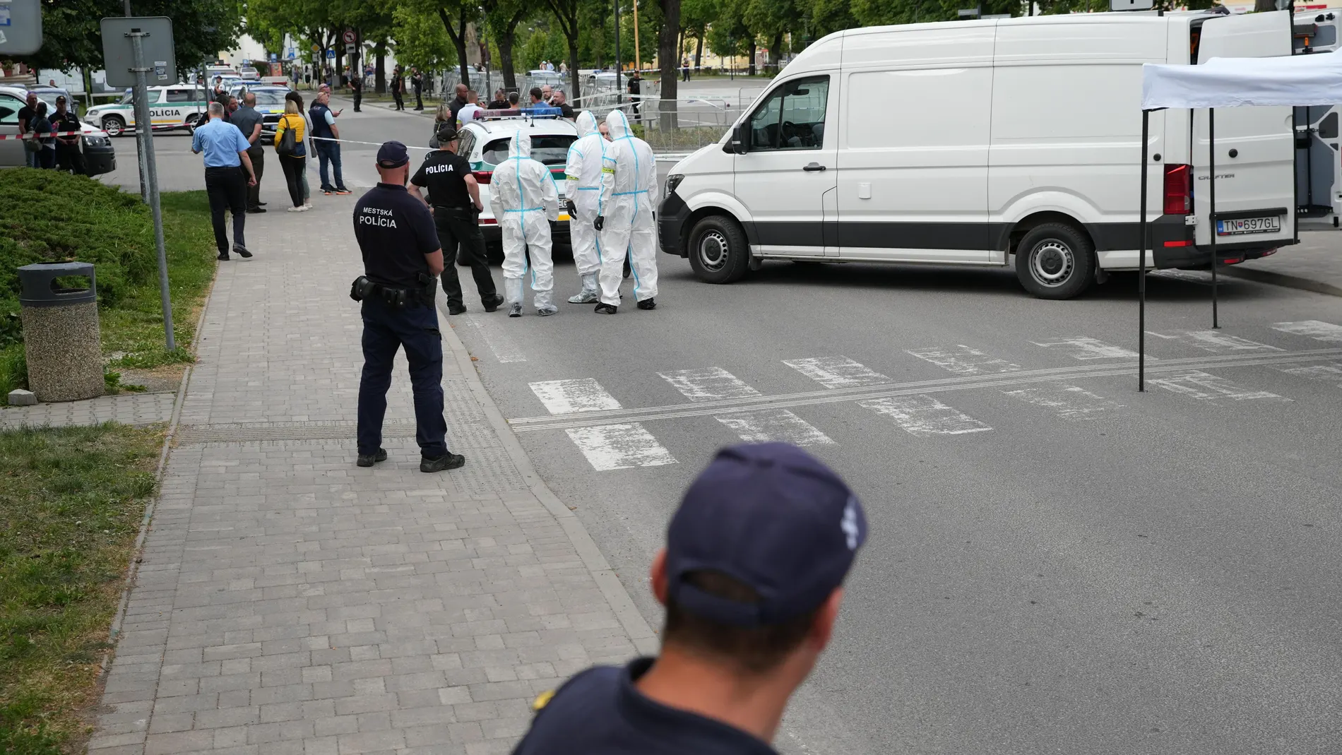 Handlova (Slovakia (slovak Republic)), 15/05/2024.- Scientific police investigators work near the cordoned-off crime scene where Slovak Prime Minister Robert Fico was shot earlier in the day, in Handlova, Slovakia, 15 May 2024. According to a statement from the Slovak government office on 15 May, "following a government meeting in Handlova, there was an assassination attempt on the Prime Minister of the Slovak Republic Robert Fico. He is currently being transported by helicopter to Banska Bys...