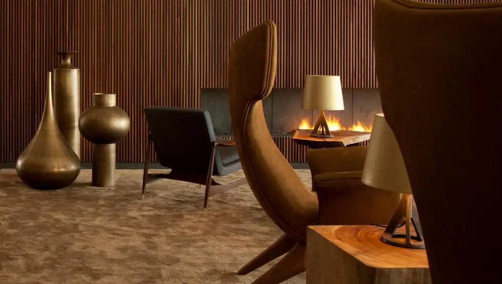Detalle del mobiliario de una zona de la recepción del hotel