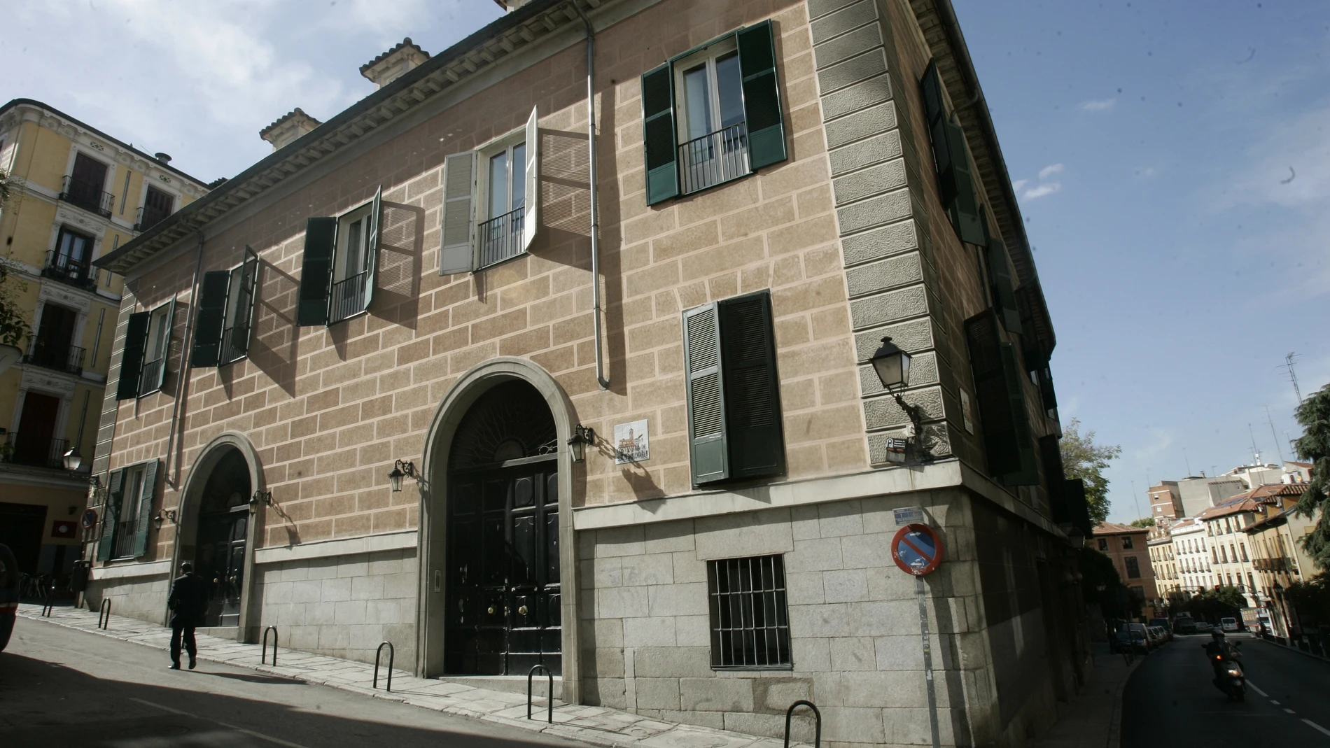 Vista del palacio desde la calle Segovia