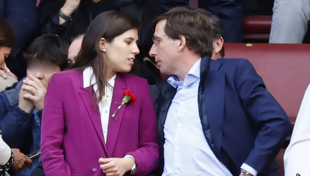 José Luis Martínez-Almeida y Teresa Urquijo, derroche de amor y complicidad en los toros