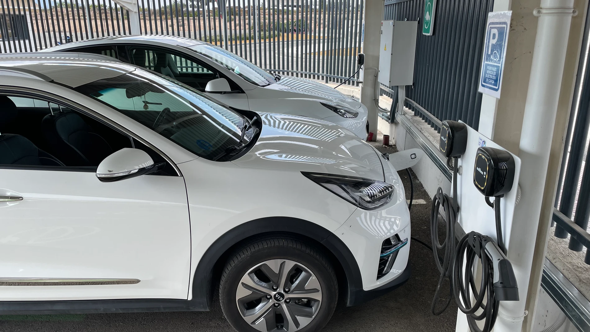Instalaciones carga de vehículos eléctricos e híbridos enchufables en Fripozo