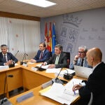 El consejero de la Presidencia, Luis Miguel González gago, preside el Consejo de Cooperación Local