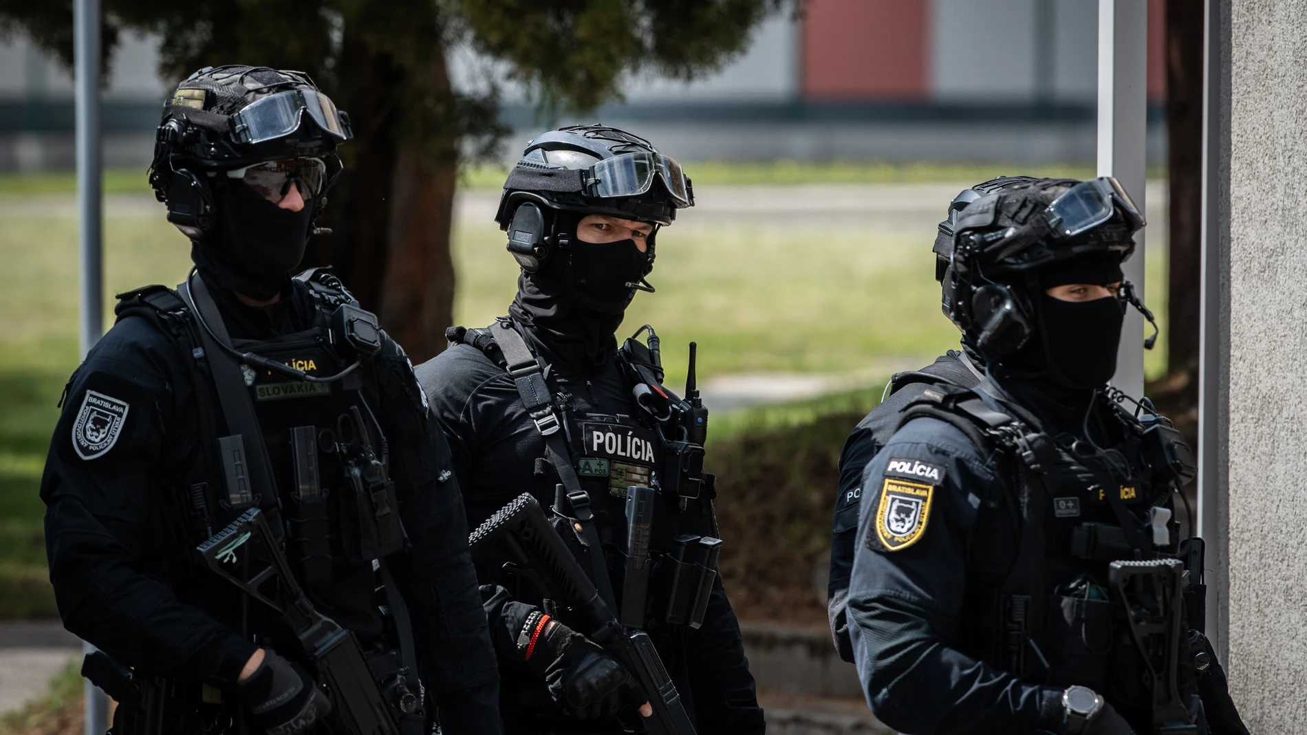 Pezinok (Slovakia (slovak Republic)), 18/05/2024.- Police officers patrol outside the Special Criminal Court where shooting suspect Juraj C., charged with the attempted murder with premeditation of Slovak Prime Minister Robert Fico, is being interrogated in Pezinok, Slovakia, 18 May 2024. Slovak Prime Minister Robert Fico was shot and injured in Handlova on 15 May and transported to a hospital in a life-threatening condition; the shooting suspect was arrested on spot. The prosecutor requests ...