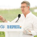 Feijóo dice en Cieza que el PSOE "es el problema del campo"