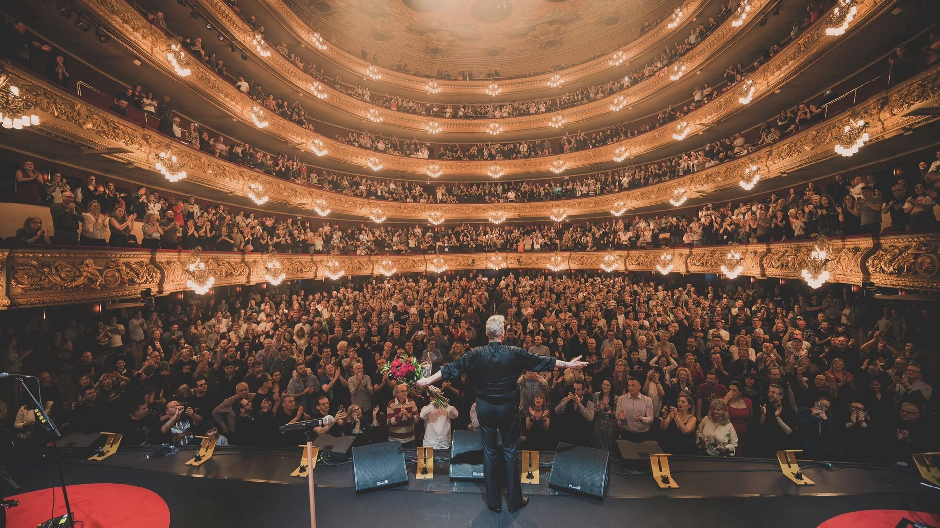 Final de '30 años de Transgresiones', de Loquillo, en el Gran Teatro del Liceo de Barcelona.