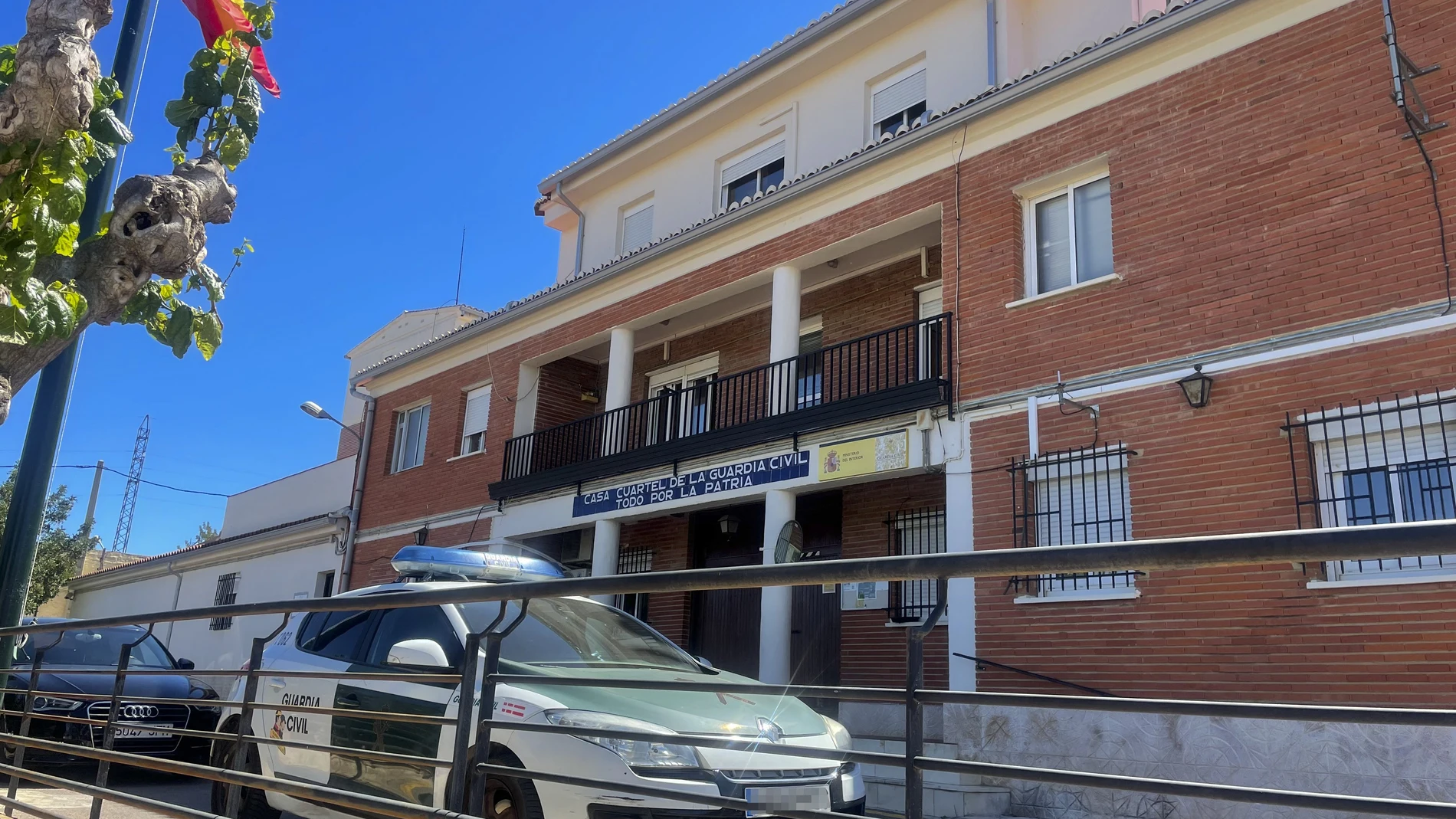 Vista general del cuartel de la Guardia Civil de Llíria donde ha sido detenido un hombre de 69 años como presunto autor de delitos de agresión sexual, tras acudir al cuartel para confesar que llevaba décadas agrediendo sexualmente a menores de su entorno.
