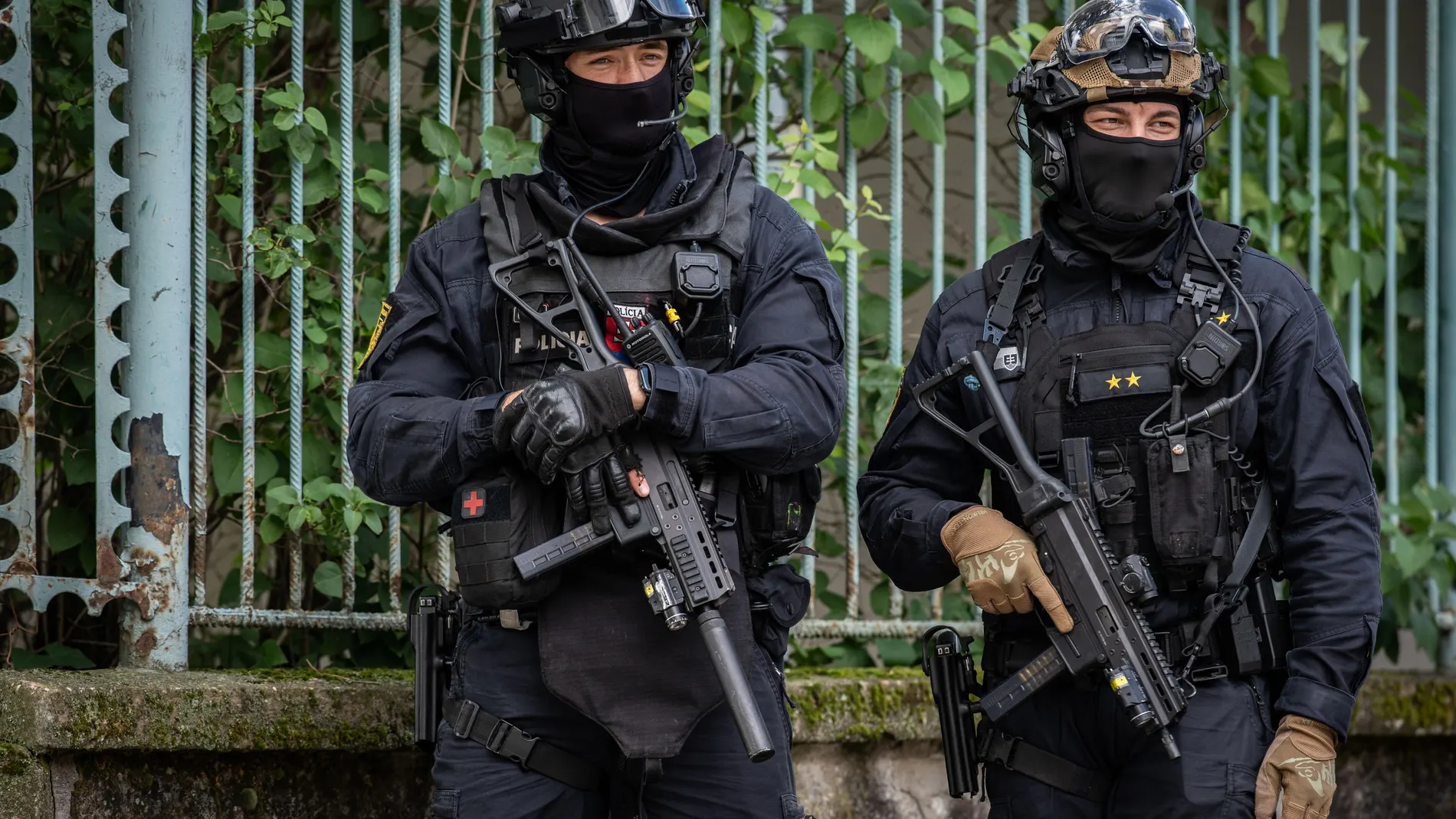 Pezinok (Slovakia (slovak Republic)), 18/05/2024.- Police officers patrol outside the Special Criminal Court where shooting suspect Juraj C., charged with the attempted murder with premeditation of Slovak Prime Minister Robert Fico, is being interrogated in Pezinok, Slovakia, 18 May 2024. Slovak Prime Minister Robert Fico was shot and injured in Handlova on 15 May and transported to a hospital in a life-threatening condition; the shooting suspect was arrested on spot. The prosecutor requests ...