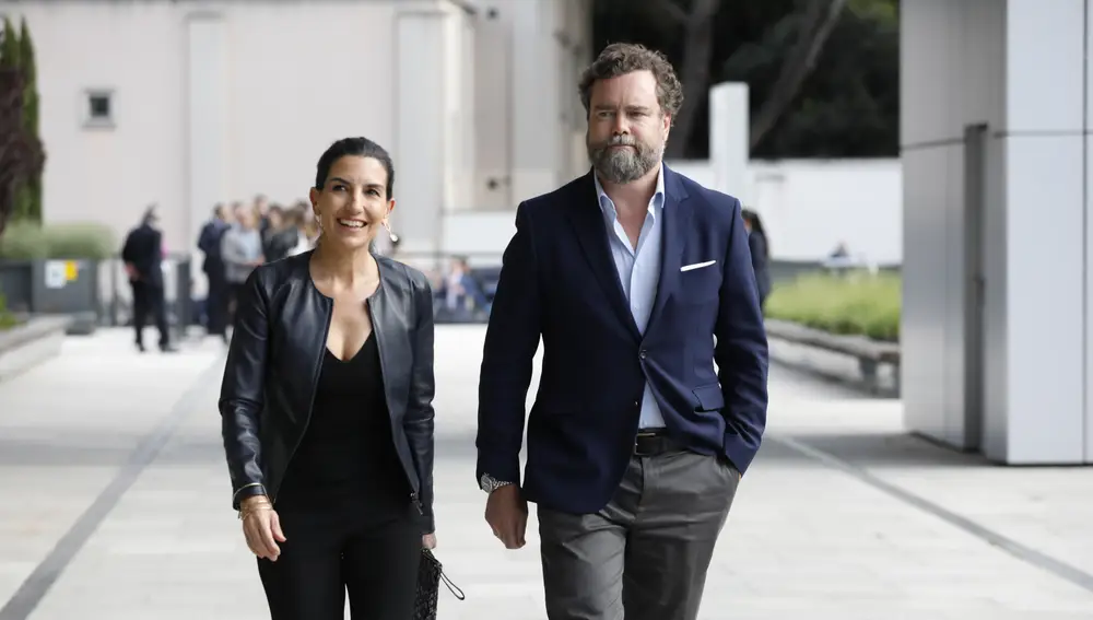 Rocío Monasterio e Iván Espinosa de los Monteros, durante la presentación del libro “El camino del libertario”, del presidente de Argentina, Javier Milei.