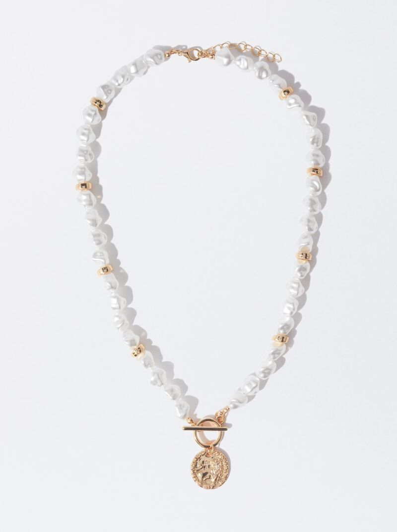 Collar dorado con perlas
