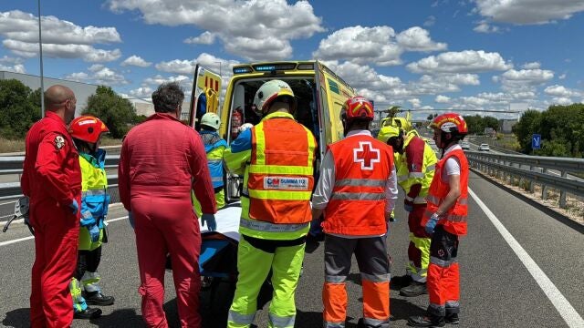 Sucesos.- Un motorista de 63 años sufre la semiamputación de una pierna en un accidente en Alcalá sin más implicados