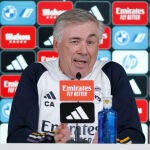 Ancelotti: "Kroos es una persona con pocas dudas; con Modric nunca he tenido un problema"