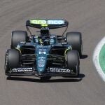 El Aston Martin de Fernando Alonso en el tercer libre del GP de Emilia Romagna