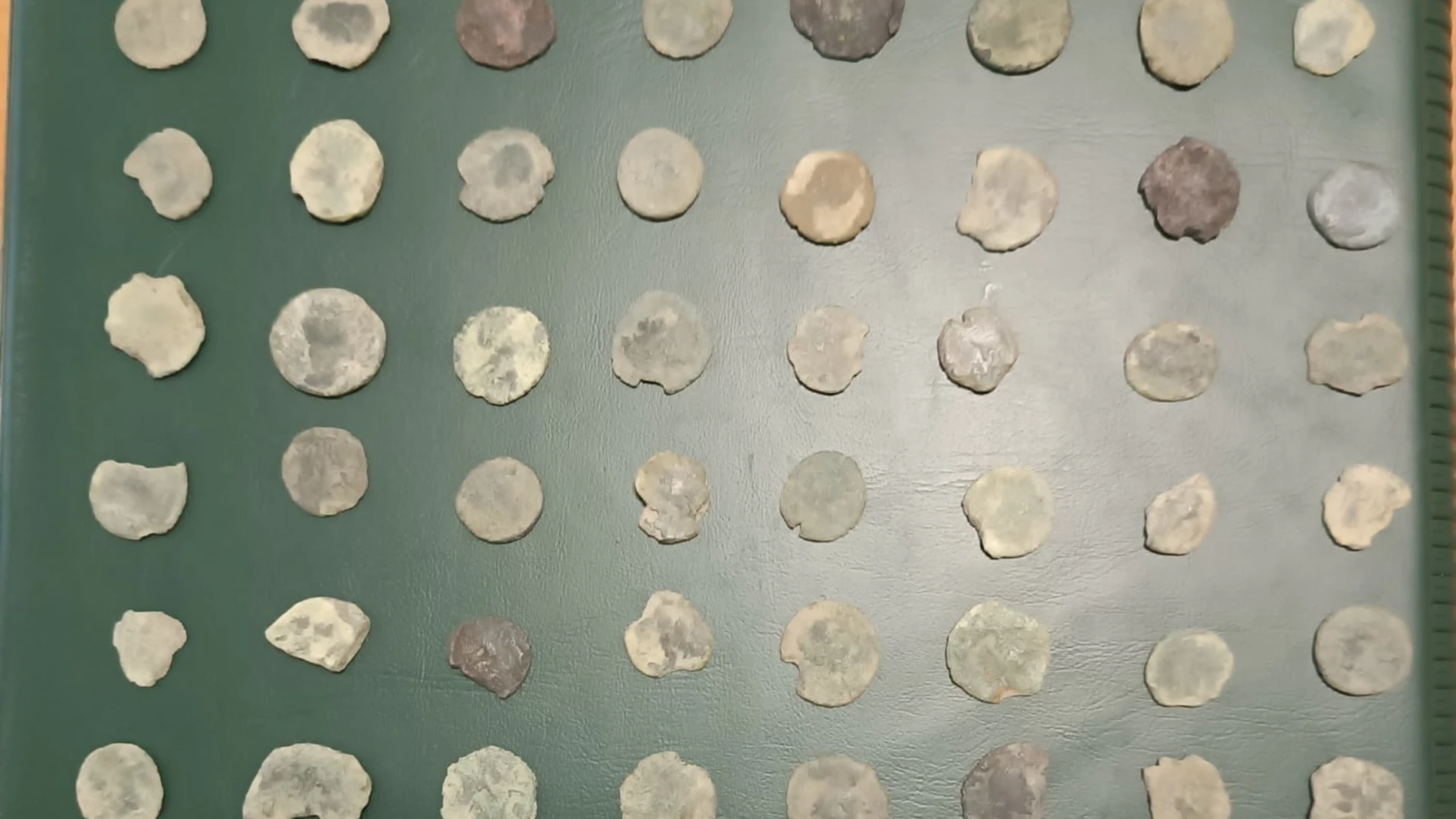 Monedas de época romana de importante valor arqueológico intervenidas en un vehículo