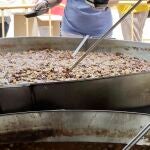 Cientos de kilos de carne se degustarán este lunes en una caldereta en la zona del pinar del Cerro de los Ángeles