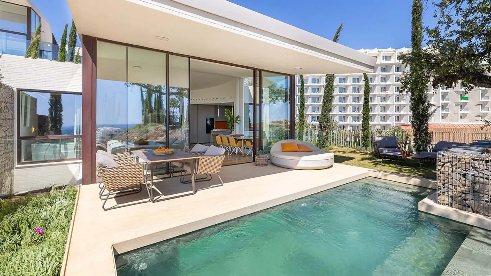 El lujo de vivir en una villa con todos los servicios de un hotel