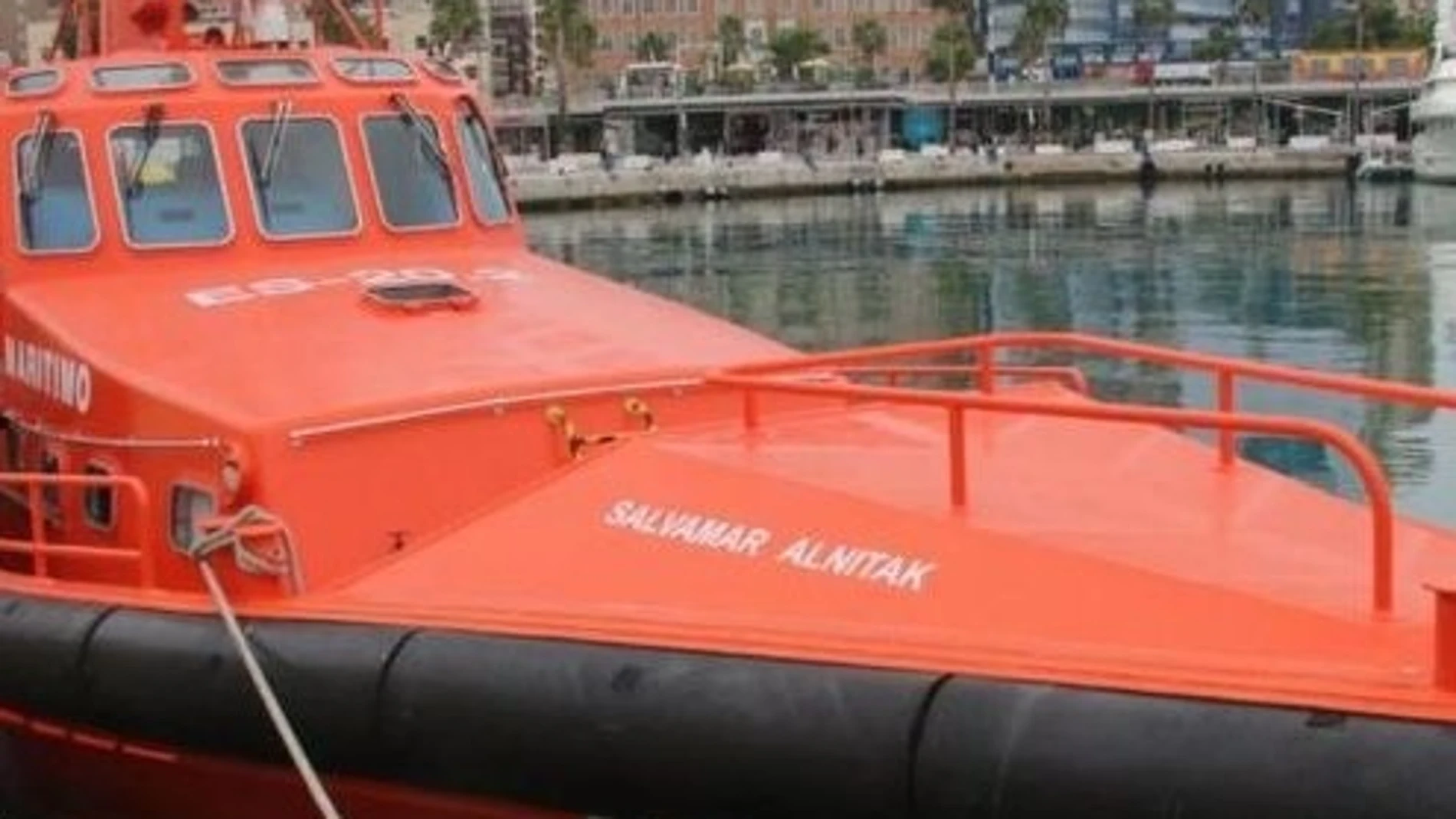 Continúa la búsqueda de la bañista desaparecida en una playa de Fuengirola
