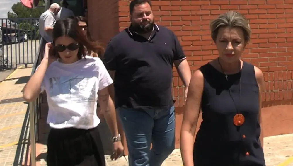 Caras largas y preocupación en la última visita de María José, Chema y Samara a Antonio Tejado en prisión