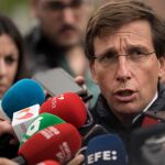 Almeida critica la "sobreactuación" del Gobierno con Milei pero cree que su comportamiento no ha sido "adecuado"