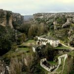 La ciudad que está colgada "del pico de una roca como el nido de un águila"
