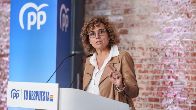 Feijoo, Cuca Gamarra y Dolors Monserrat en la presentacion del 9J. David Jar