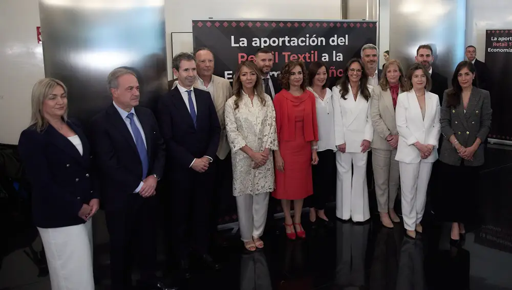 María Jesús Montero interviene en la presentación de un informe sobre la aportación del retail textil a la economía en el Congreso de los Diputados