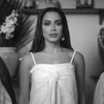 La cantante brasileña Anitta, en el centro, en un fotograma del videoclip de «Aceita», la canción por la que ha perdido 200.000 seguidores en redes
