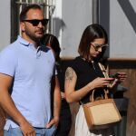 Antonio Tejado retoma la normalidad y se va de compras con sus dos grandes apoyos tras su salida de prisión