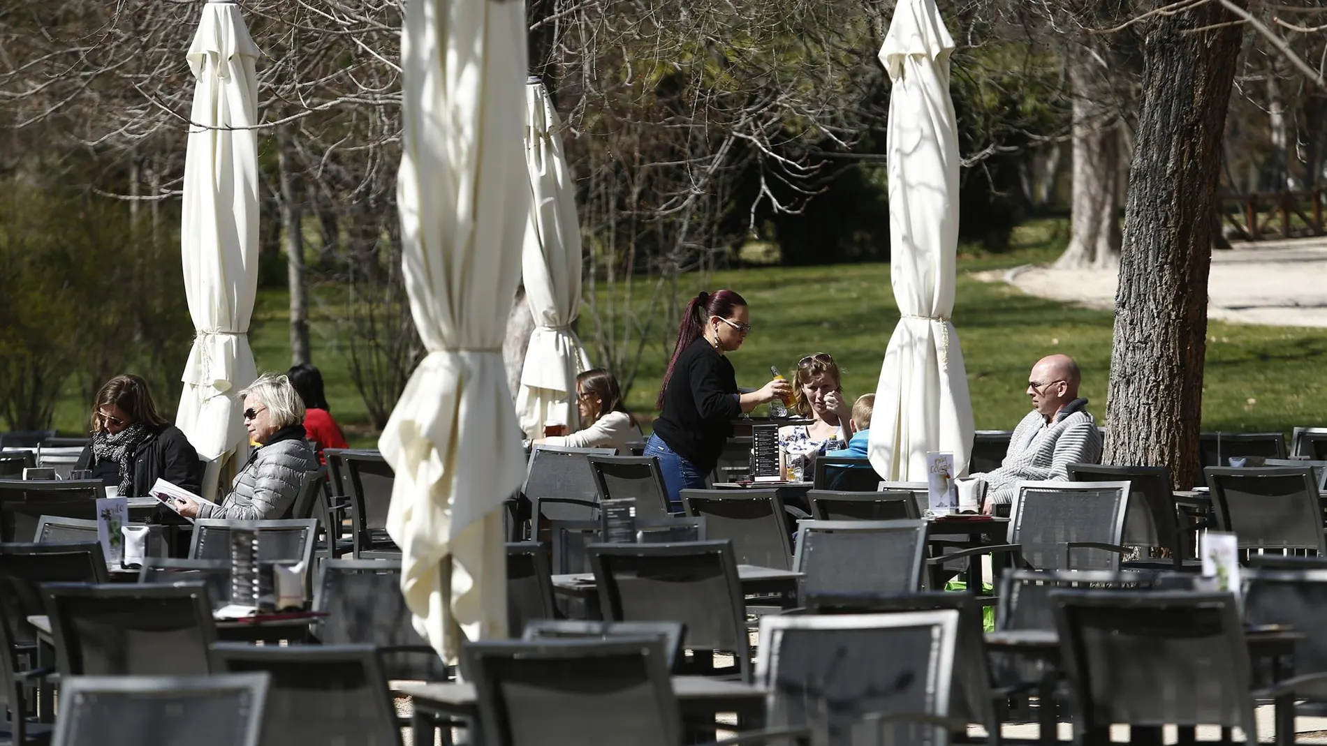 MADRID.-Las ventas del sector servicios en Madrid caen un 8,2% en marzo, pero la ocupación en el sector sube un 1,8%