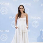 Paula Echevarría con vestido blanco. 