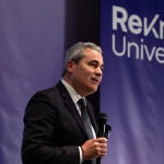 l vicepresidente de Estrategia y Desarrollo de Negocio de Renault Group y también presidente y director general de Renault Group Iberia, Josep María Recasens, presenta Reknow University, en Valladolid